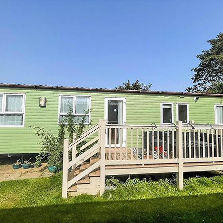 Lovely Caravan For Hire With Decking At Skipsea Sands In Yorkshire Ref 41015Wf Barmston Dış mekan fotoğraf